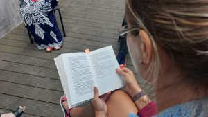 6. augusts — priekšā lasīšana. Lasa Fransuā Lelora romānu "Hektors sāk jaunu dzīvi"