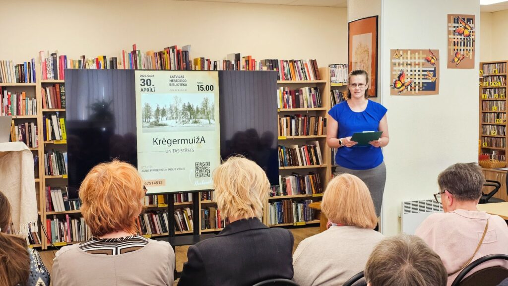 Sanākušos uzrunā bibliotekāre K. Zuša