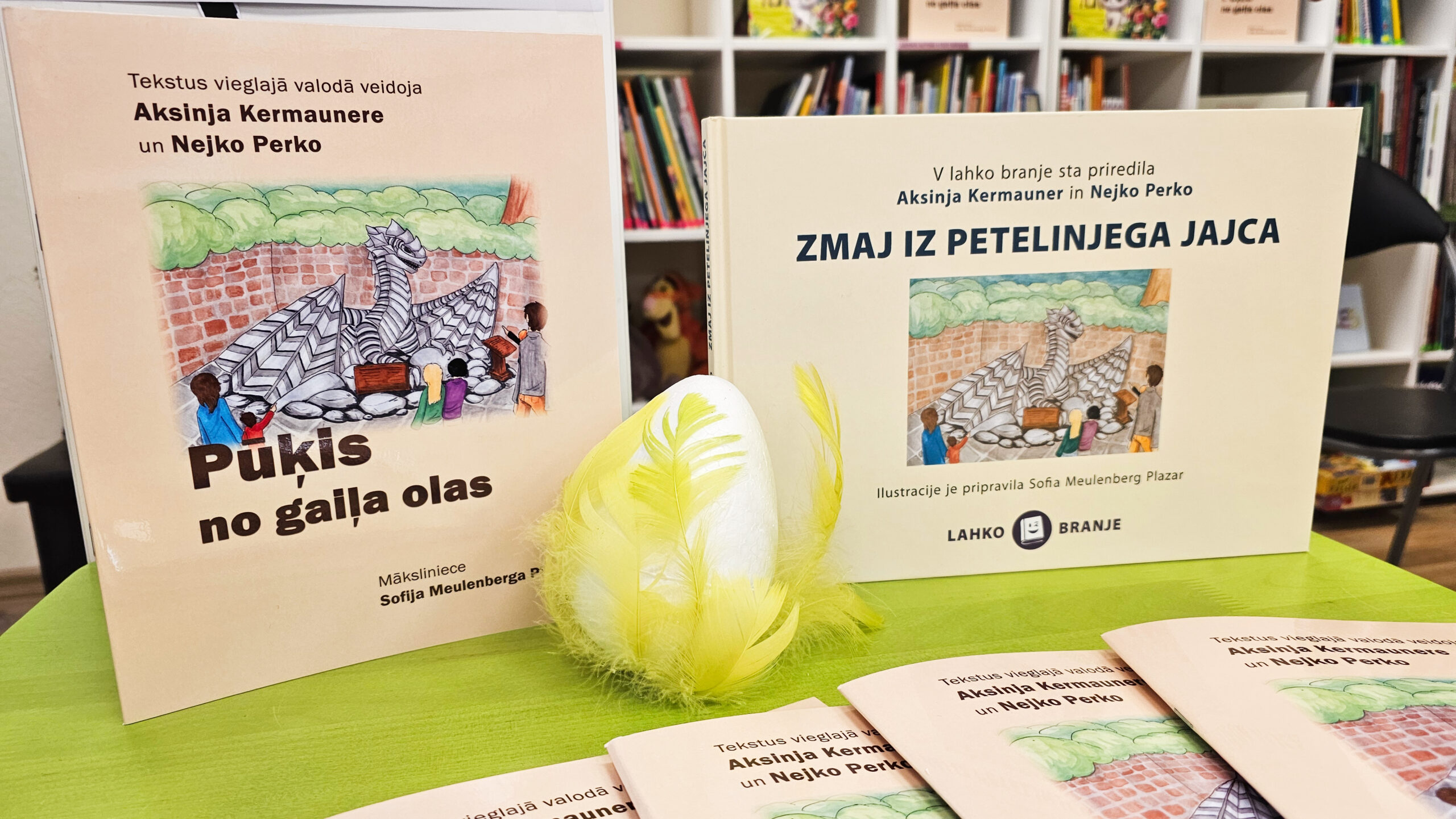 Grāmata “Pūķis no gaiļa olas” latviešu un slovēņu valodā