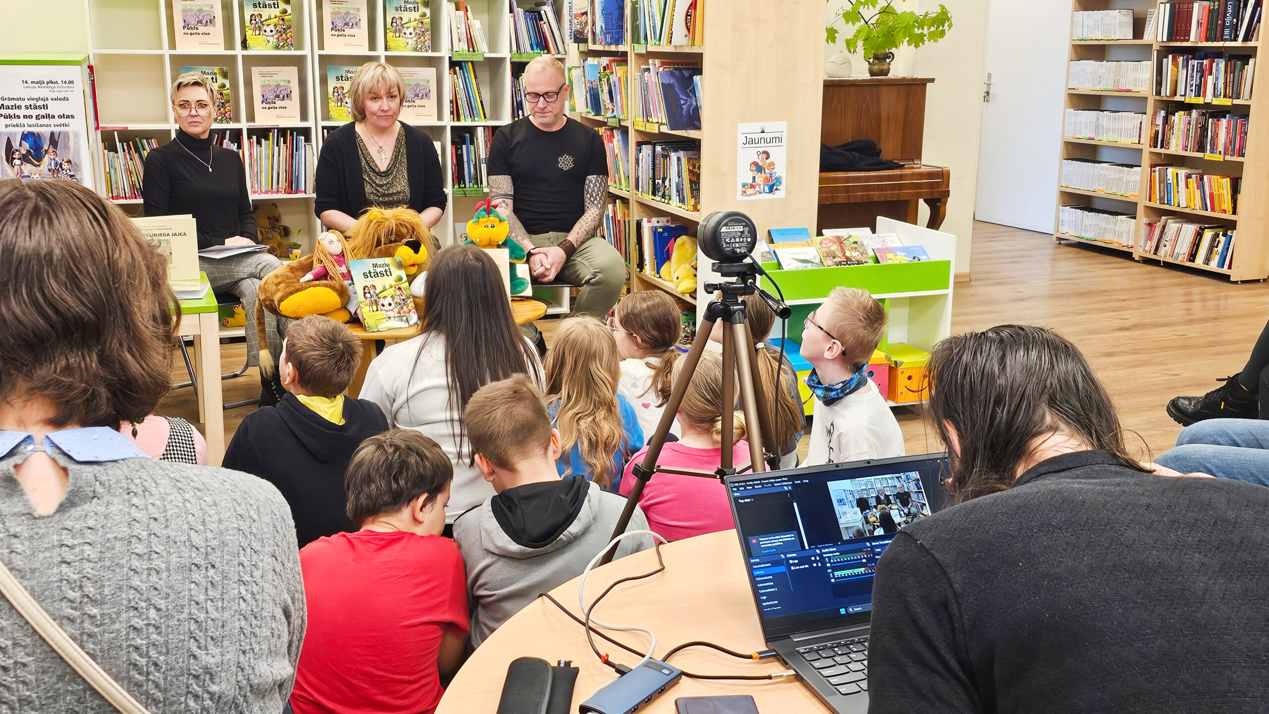 Pasākums var sākties! To varēja vērot arī tiešsaistē bibliotēkas YouTube kanālā
