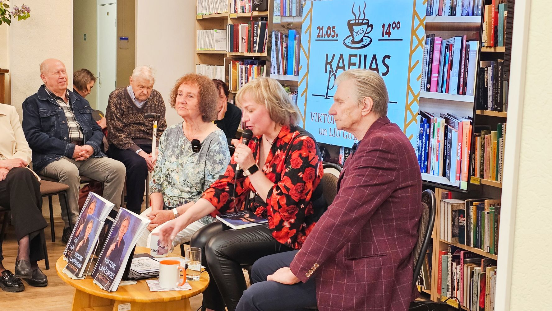 (No kreisās) Lia Guļevska, Gunta Bite un Viktors Lapčenoks