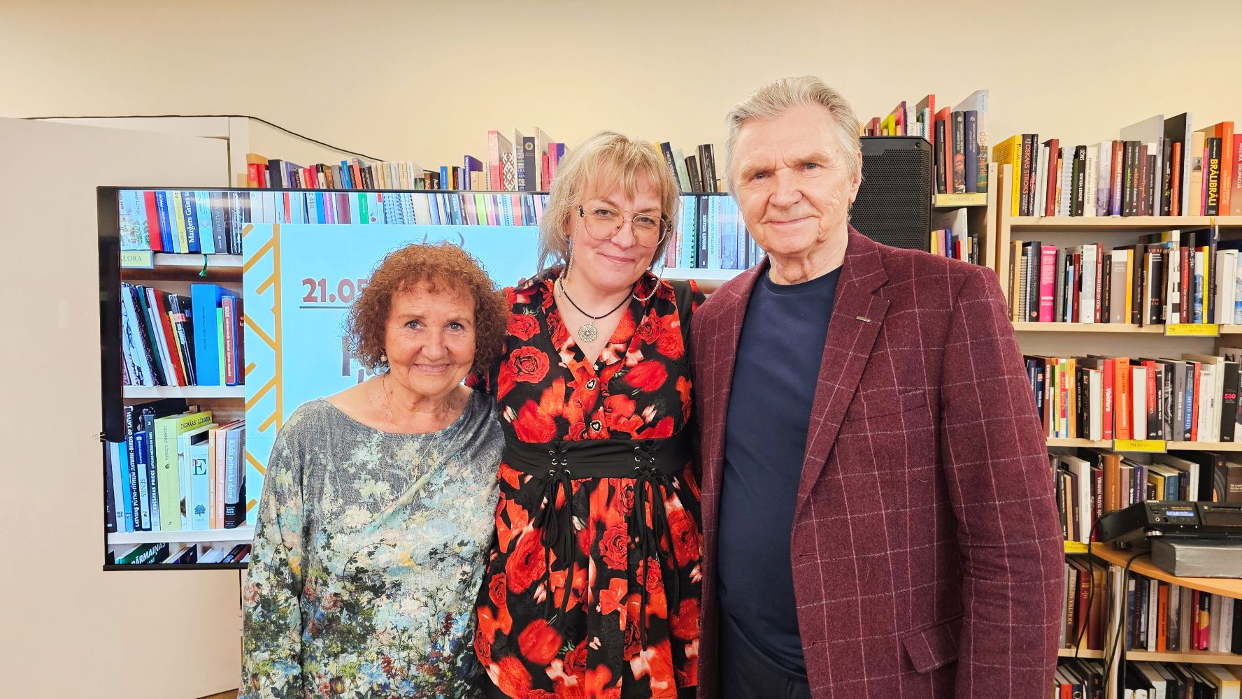 (No kreisās) Lia Guļevska, Gunta Bite un Viktors Lapčenoks