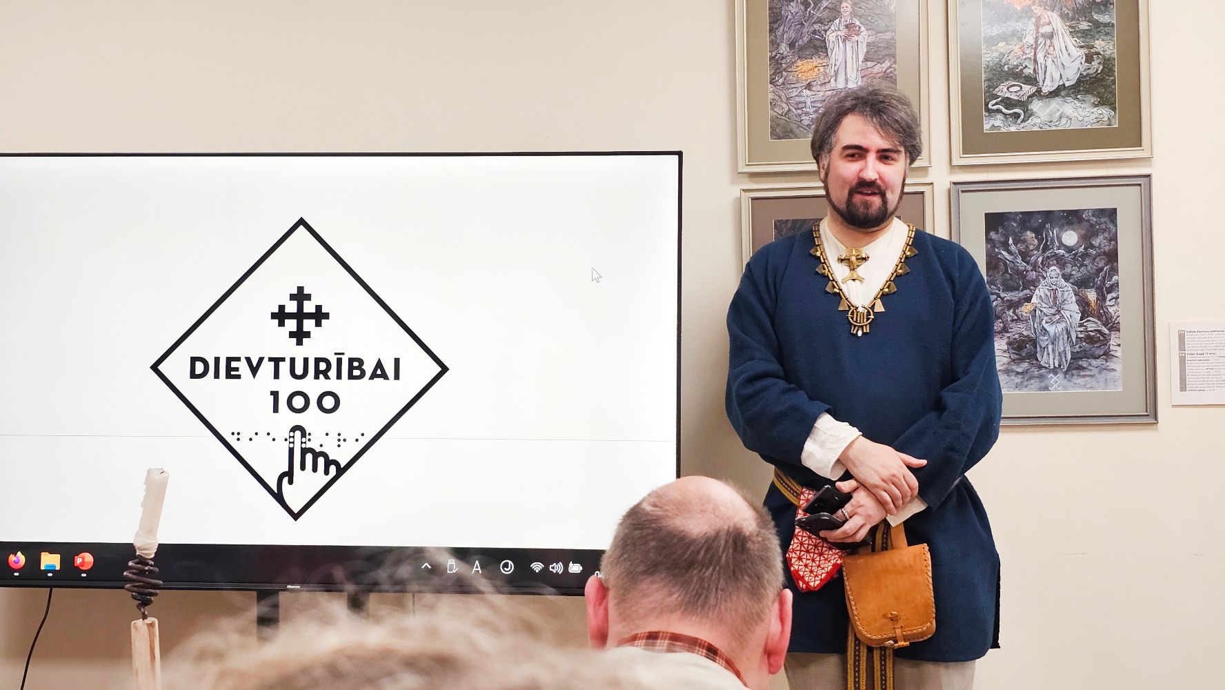 Sanākušos uzrunā Uģis Nastevičs