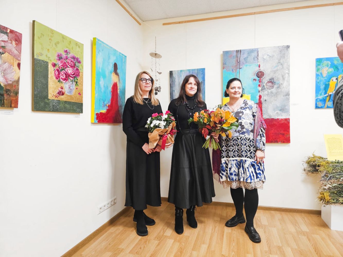 (No kreisās) Inga Grīga, Agita Zābere, Inonanta Millere