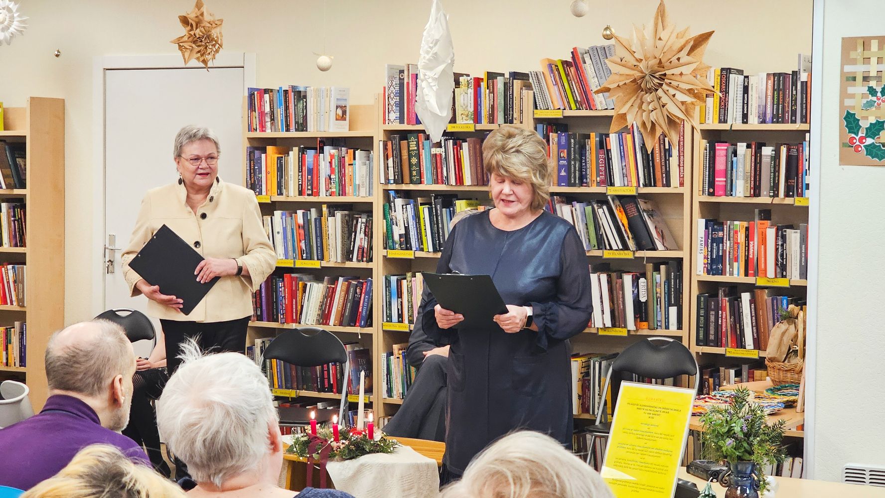 Sanākušos uzrunā V.Circāne un G.Tabaka