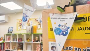 Bibliotēka izdekorēta par godu Drošāka interneta dienai