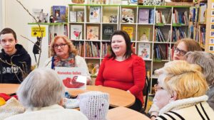 Skolotāja Dace Izotova un Nameda