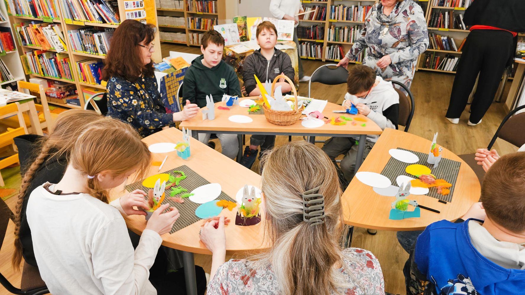 Bērni aktīvi darbojas