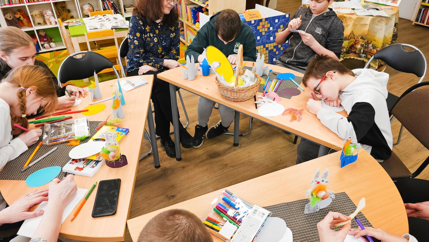 Bērni aktīvi darbojas