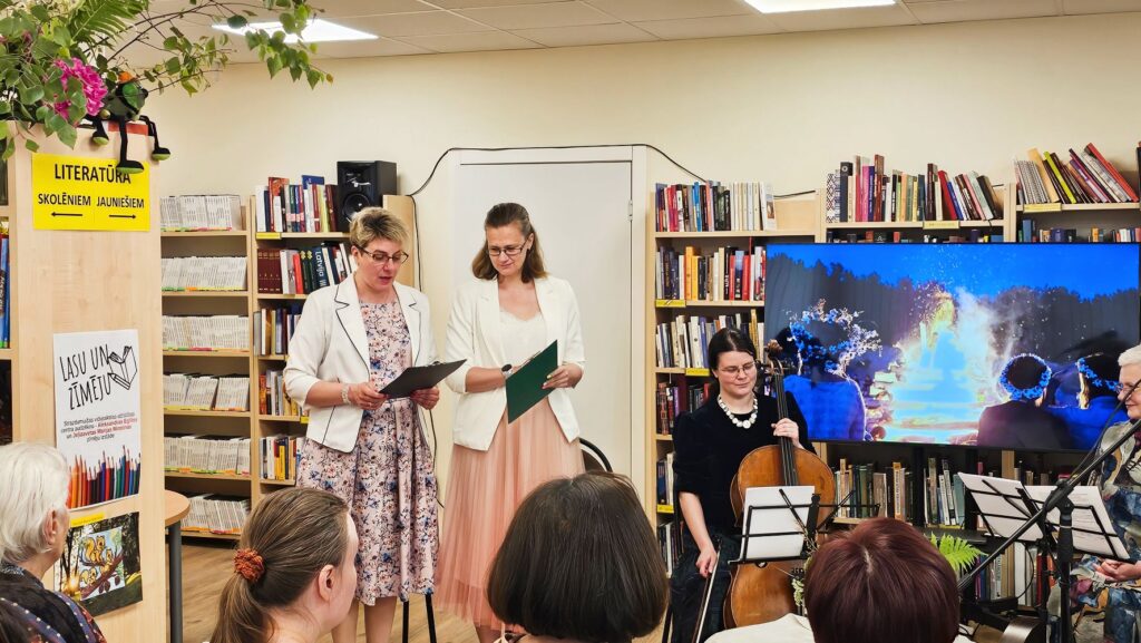 Bibliotekāres lasa dzeju un stāstus