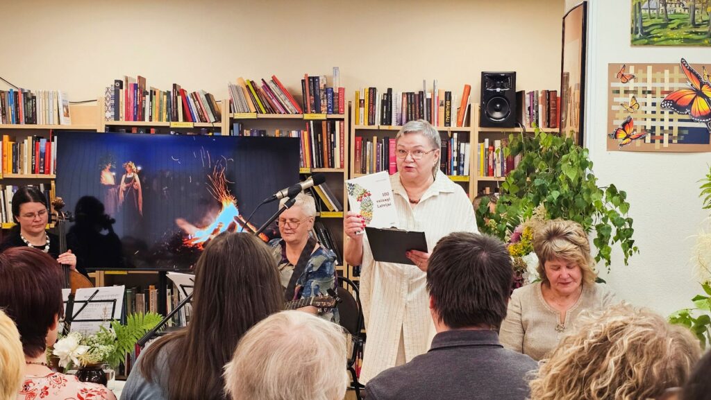 Bibliotekāres lasa dzeju un stāstus 