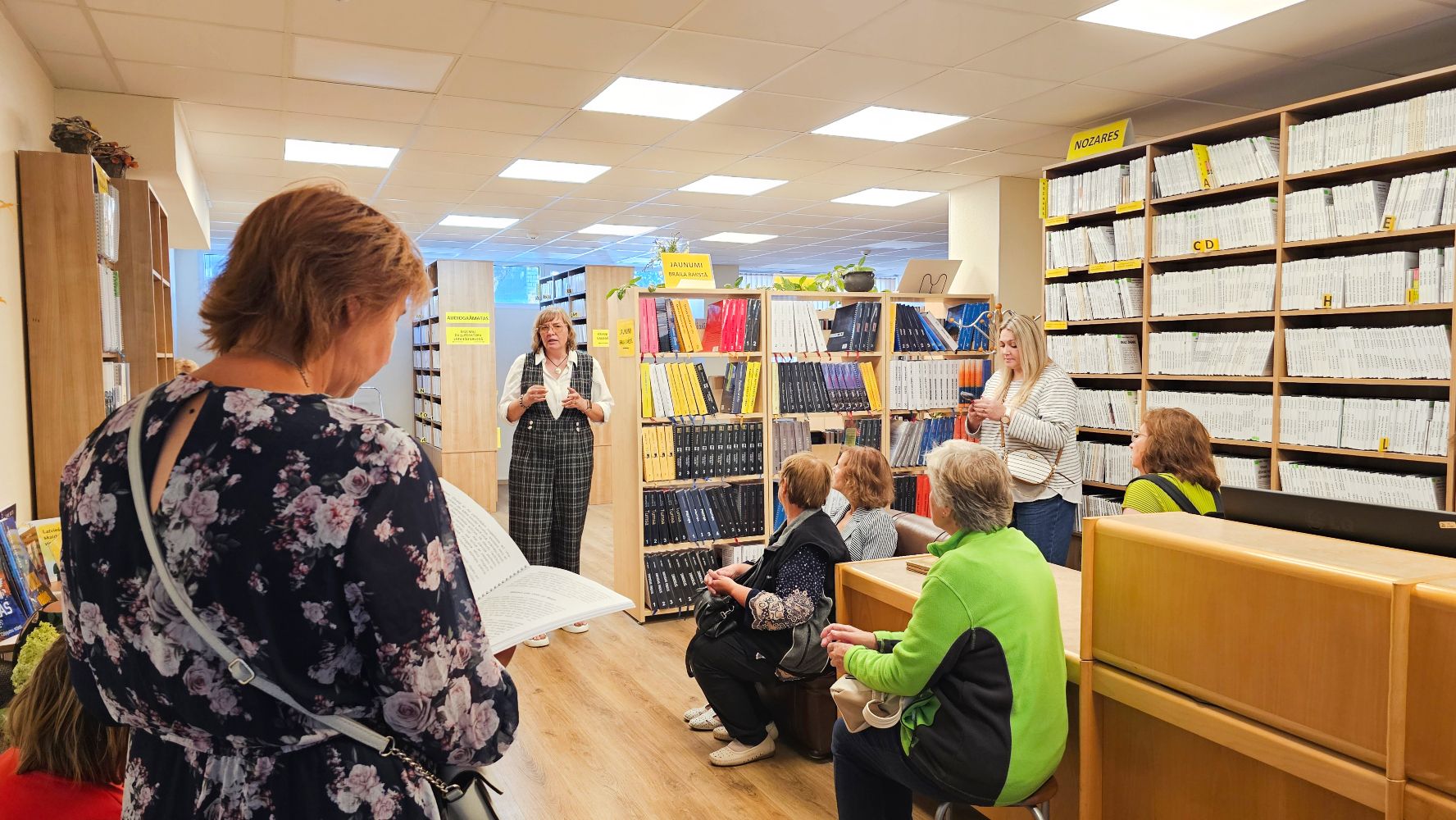 Iepazīšanās ar bibliotēkas krājumu