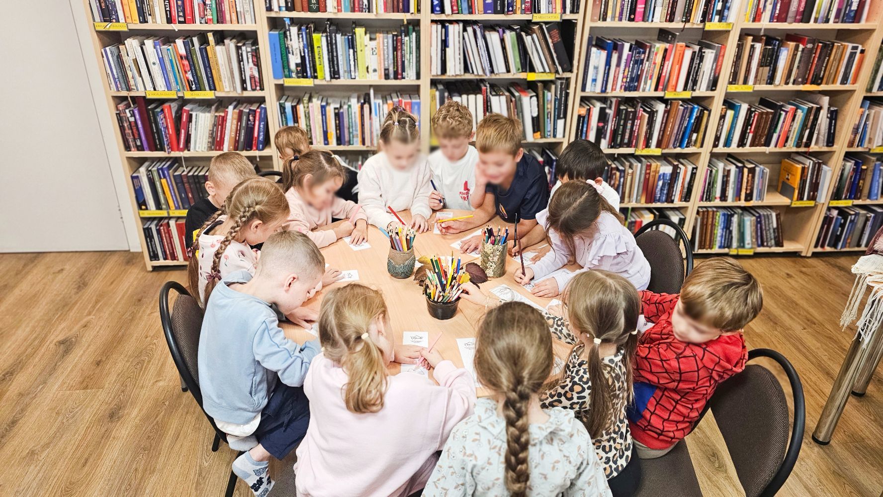 Izkrāso savu grāmatzīmi